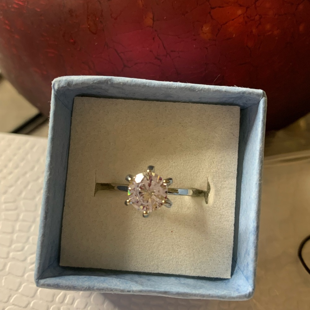 Size 6 Princess ring - Picture 4 of 4